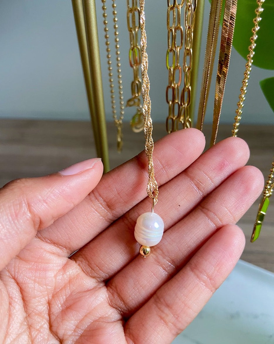 womens pearl necklace